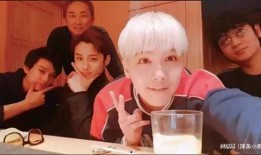 日本男星合影爆料视频播放,揭秘明星私下互动瞬间